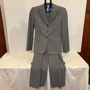 TAHARI Arthur s Levine Pant Suit Women’s 2 Piece Sz 6P Pants Blazer Gray